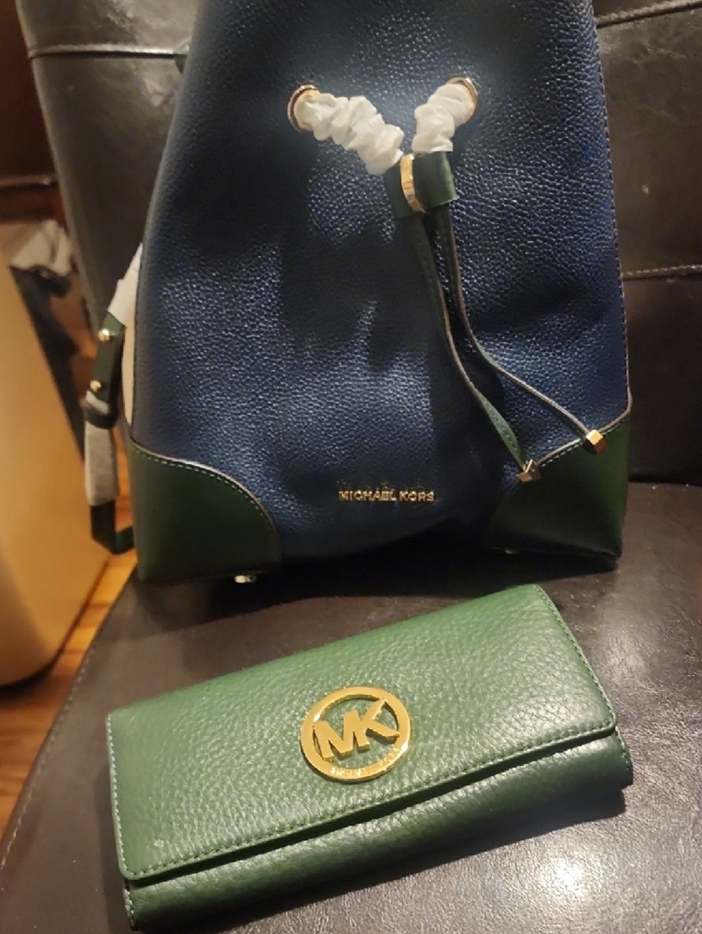 Michael Kors Navy and Green Leather Bucket Crossbody Bag - Picture 4 of 10